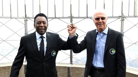 Beckenbauer und Pele (l.) in der besten Mannschaft der Geschichte