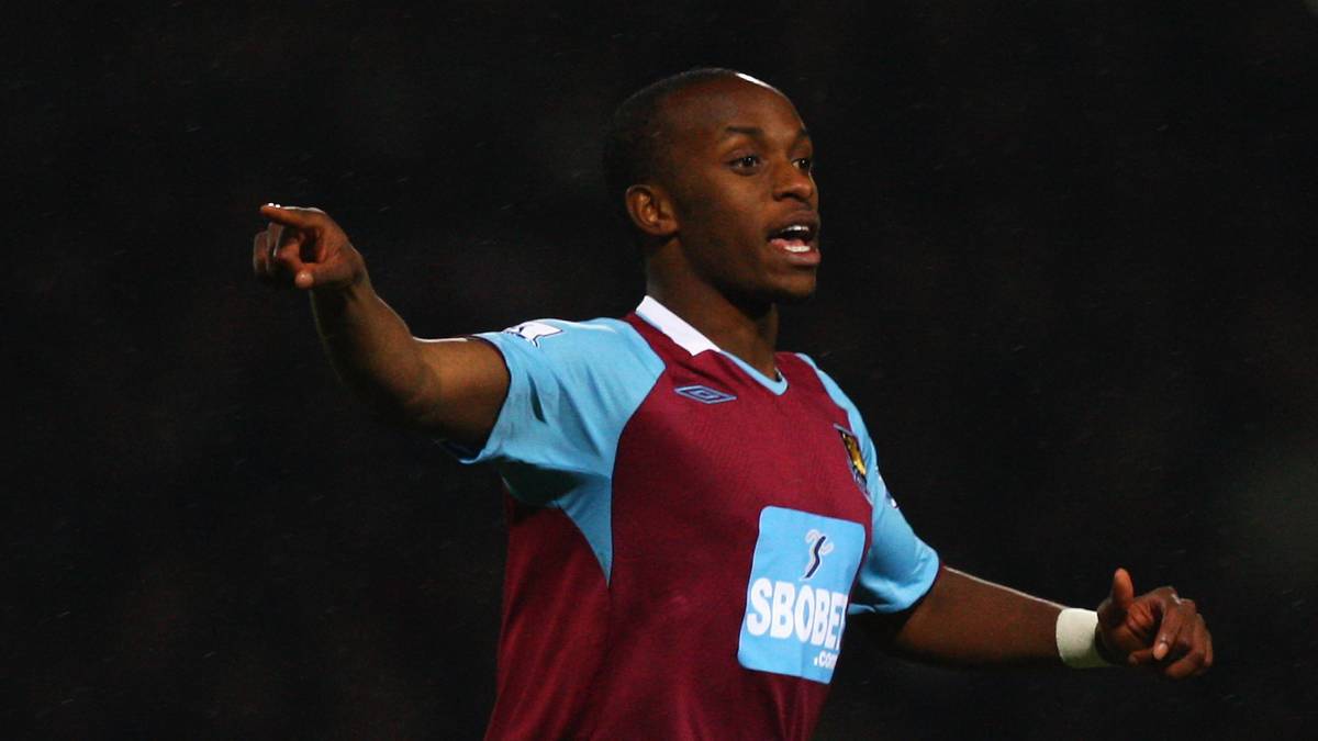 Nach zehn Spielen für West Ham und noch mehr Partys in London sowie einigen Skandälchen ging er zurück nach Italien. Der AC Florenz zahlte immerhin noch 6,2 Millionen Euro für ihn. Ein Spiel für die Fiorentina machte er - trotz eines Vertrags bis 2012 - aber nicht. Stattdessen folgte Leihe auf Leihe, Skandal auf Skandal