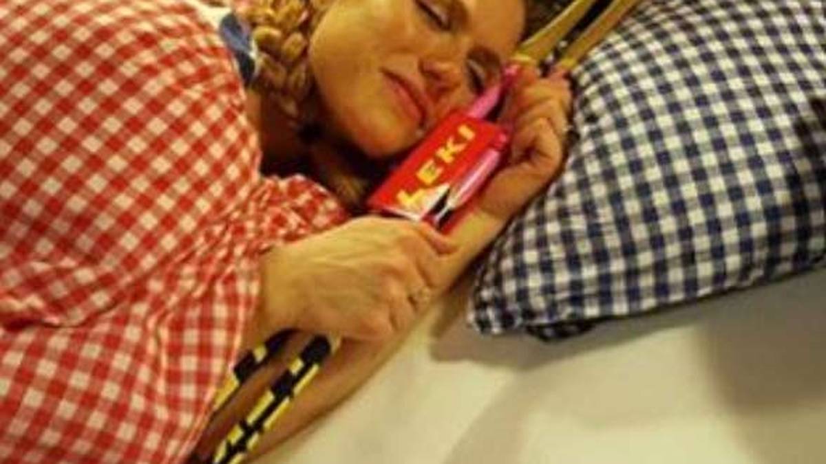 ...und nimmt ihre Waffe manchmal sogar mit ins Bett