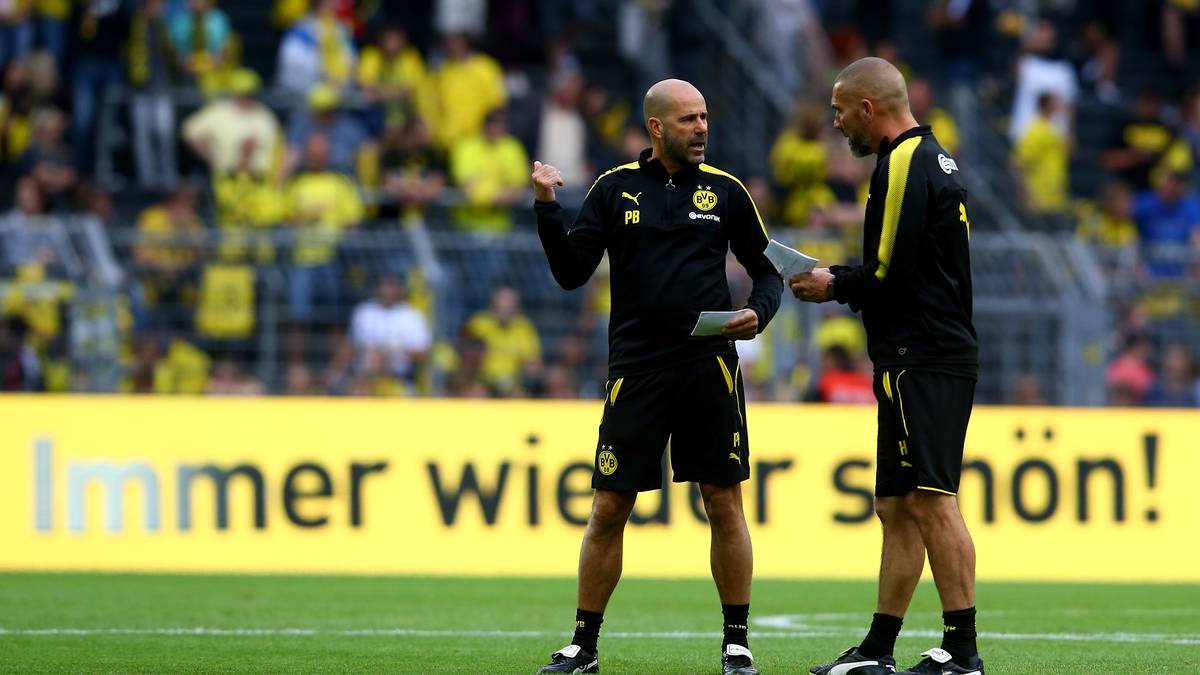HENDRIK KRÜZEN ist der Typ Co-Trainer, der seinem Chef treu bleibt. Seit 2004 immer an der Seite von Peter Bosz, früher in Dortmund, jetzt (zusammen mit Xaver Zembrod) auch bei BAYER LEVERKUSEN. In seinem Fall ist er der lautere Typ als Bosz, er schreit auch mal Anweisungen übers Feld, die Bosz lieber leise formuliert