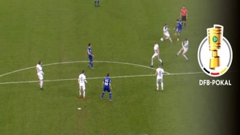 Schalke 04 erreicht gegen Ulm das Achtelfinale des DFB-Pokals. Suat Serdar leitet den Sieg mit einem Traumtor ein.