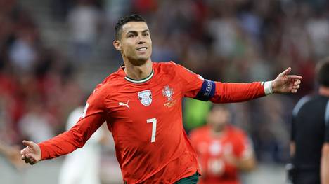 Ex-Nationalspieler Tiago Mendes schwärmt von Cristiano Ronaldo: Mit 40 lebe er noch immer für den Fußball und sei als Torjäger unverzichtbar für Portugal.