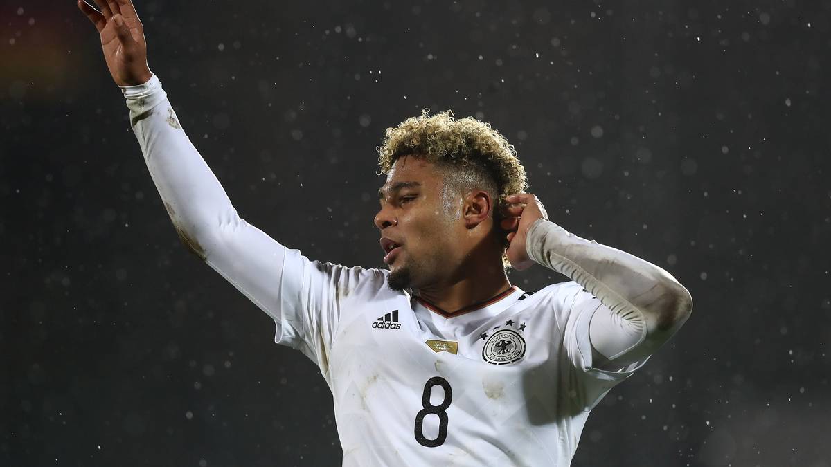 Deutschlich entspannter haben es da die Deutschen in San Marino. Gnabry triftt, ...