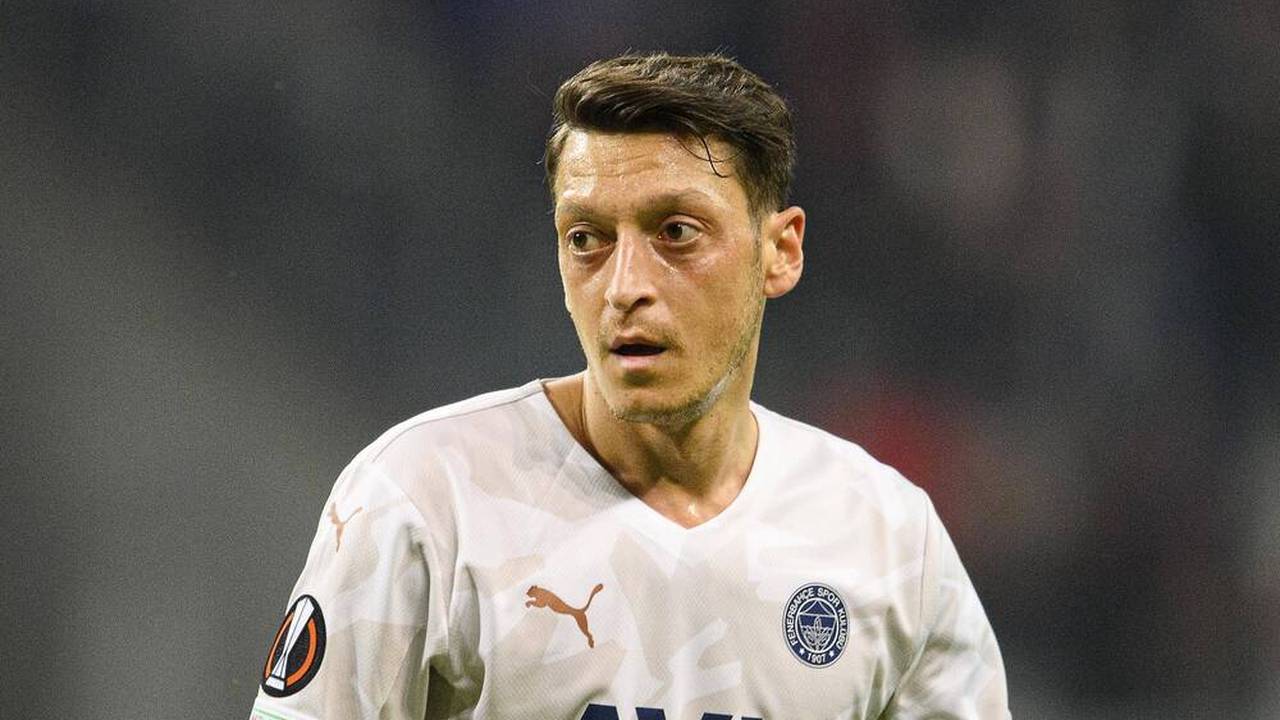 Transfermarkt: Mesut Özil sieht seine Zukunft bei Fernerbahce Istanbul