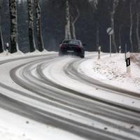 Sicher bei Schneeglätte - Sieben Tipps für Autofahrer im Winter