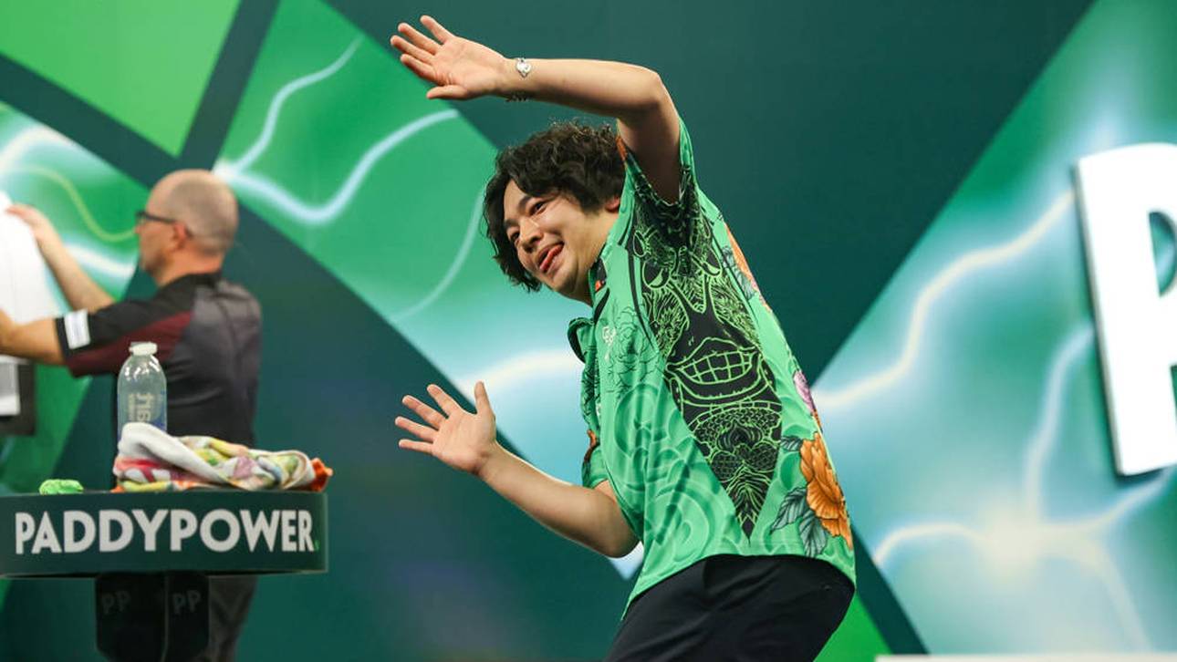 Motomu Sakai zog bei seinem Debütsieg bei der Darts-WM gegen Thibaut Tricole eine verrückte Show ab
