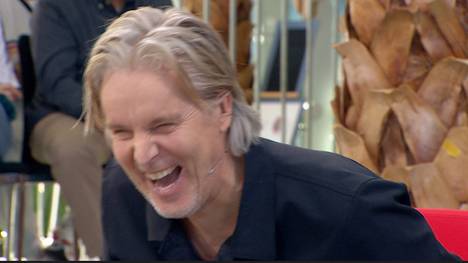 Jan Åge Fjörtoft sorgt für einen Lacher. Im Doppelpass vergleicht er Lennart Karls Aussage über Real Madrid mit seiner eigenen Vorstellung von seiner Frau und Heidi Klum.