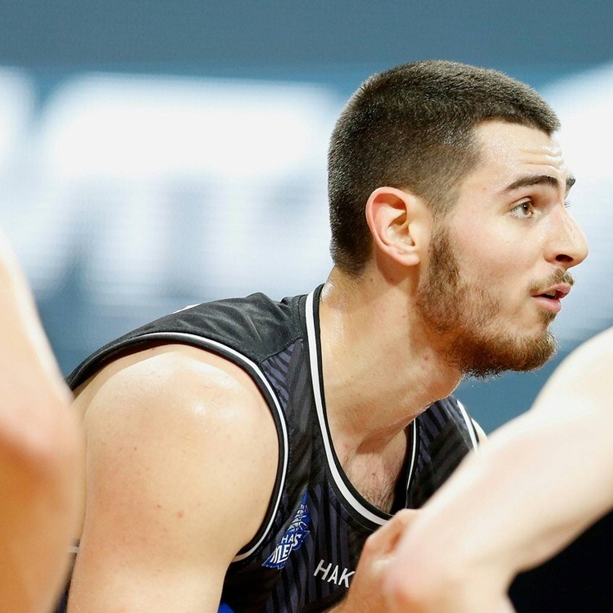 Die Telekom Baskets Bonn haben Sebastian Herrera vom Ligakonkurrenten EWE Baskets Oldenburg verpflichtet.