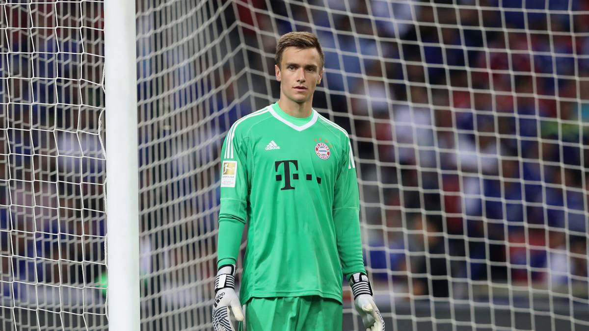 CHRISTIAN FRÜCHTL: Der Torwart spielt nun schon über fünf Jahren bei den Bayern und gilt als potenzieller Neuer-Nachfolger. Der 19-Jährige ist der Stammtorhüter der zweiten Mannschaft und wird den Bayern erhalten bleiben 