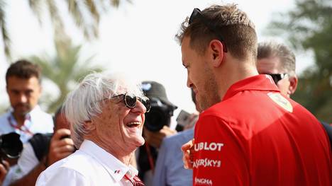 Bernie Ecclestone (l.) im Gespräch mit Sebastian Vettel
