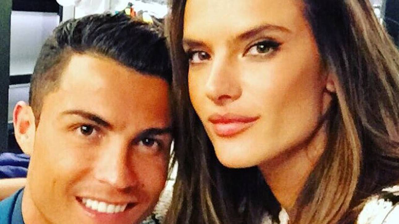 Ronaldo posiert mit Model aus Brasilien