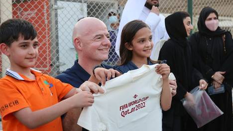 FIFA-Präsident Gianni Infantino besucht Flüchtlinge