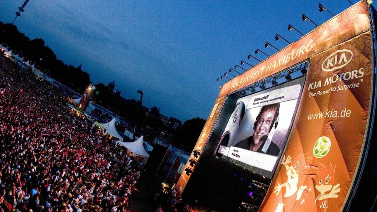 Public Viewing mit Béla Réthy