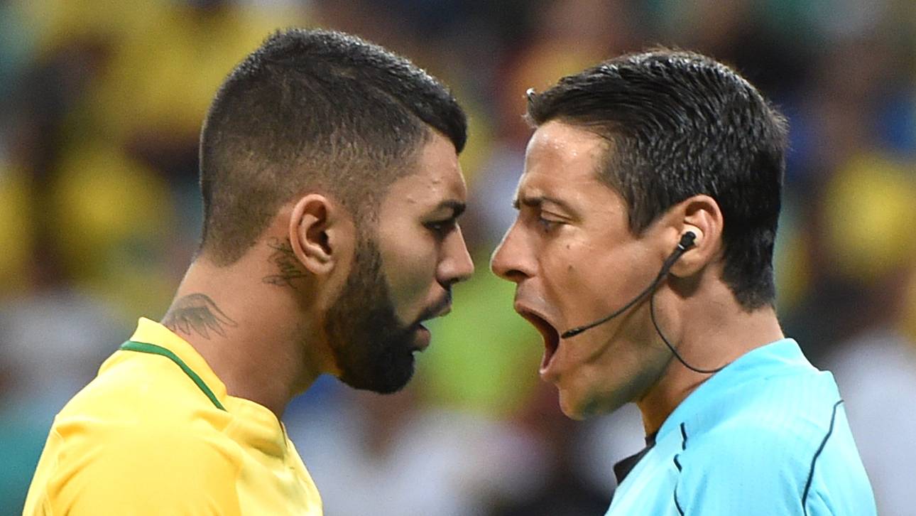 Iraner pfeift deutsches Spiel