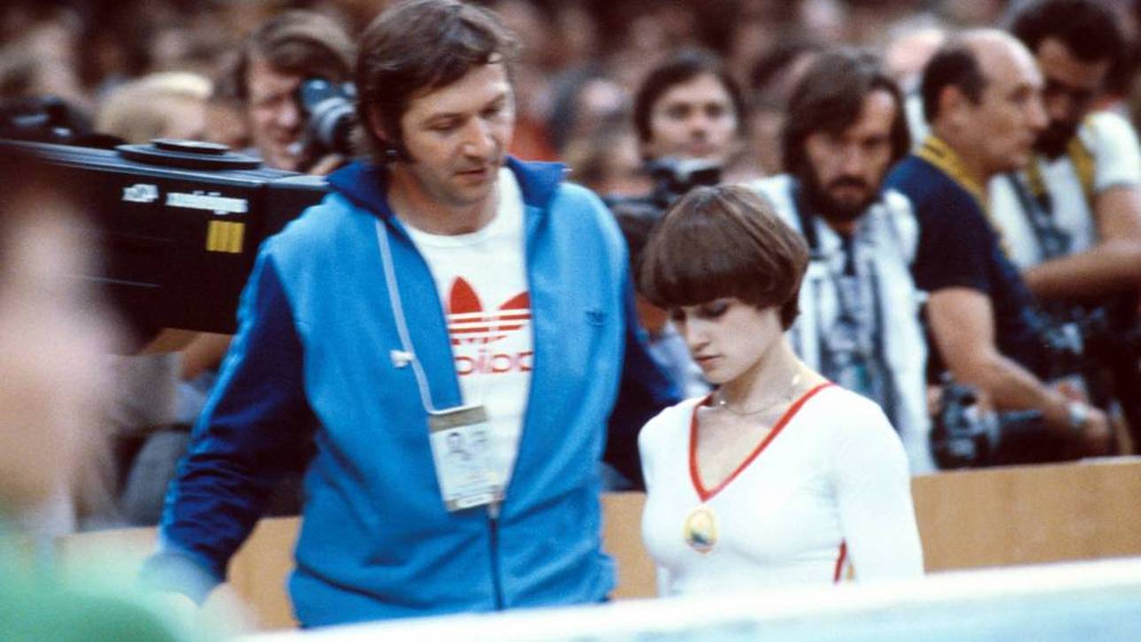 Nadia Comaneci und ihr Mentor Bela Karolyi bei Olympia 1980