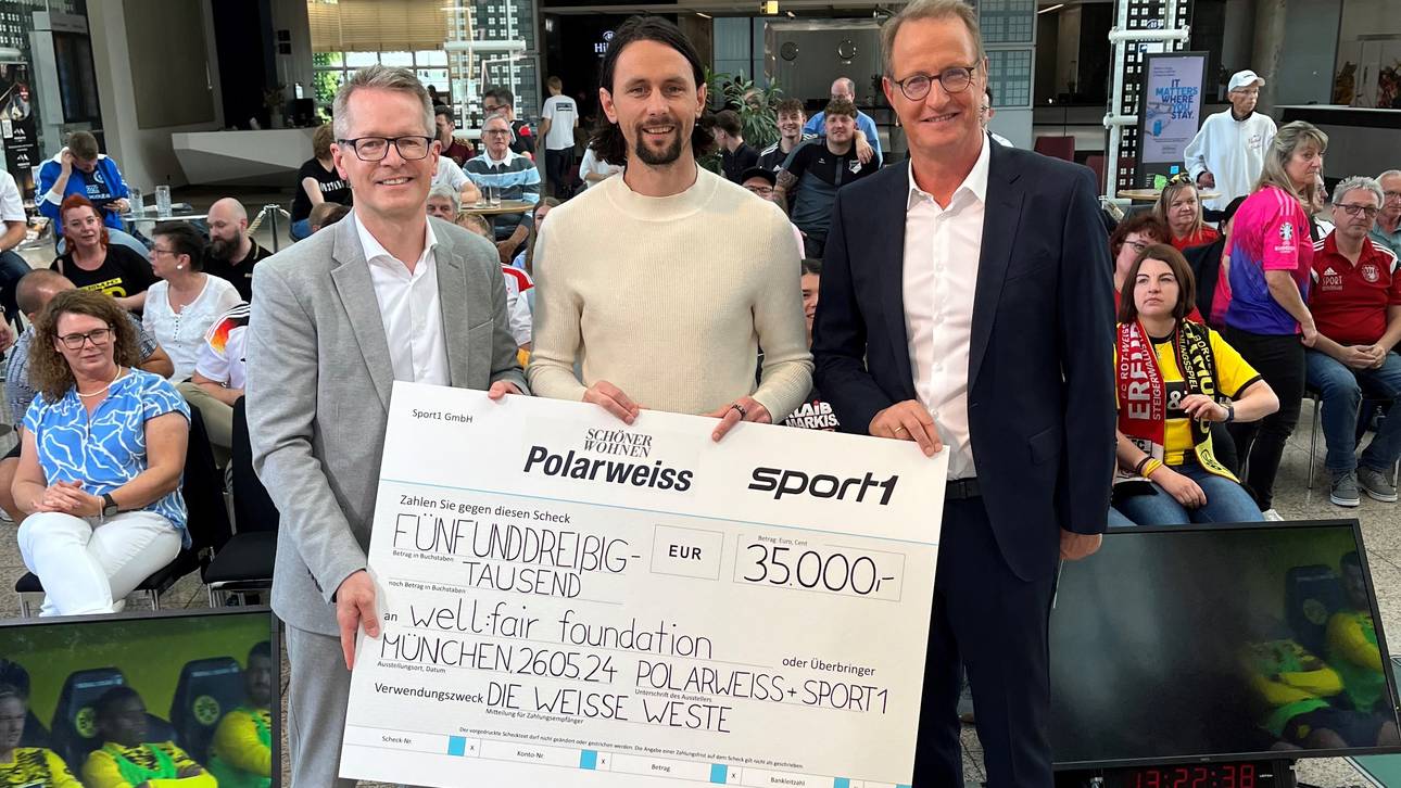 „Die Weisse Weste“ von SCHÖNER WOHNEN Polarweiss und das „Phrasenschwein“ helfen: 35.000 Euro gehen an die well:fair Foundation und deren Entwicklungszusammenarbeit in Ostafrika