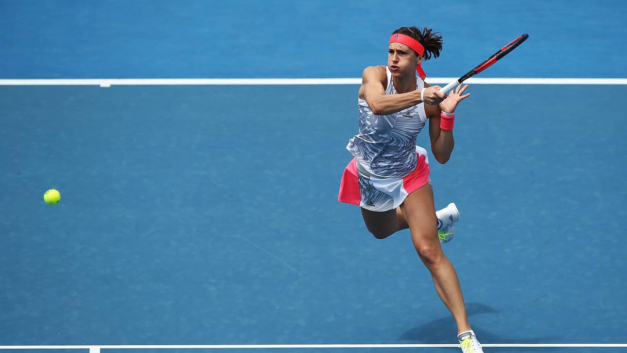 Petkovic überwindet Auftakthürde