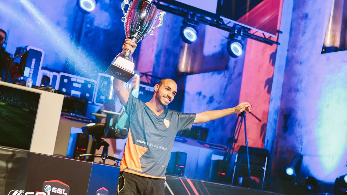 Der amtierende ESL Meister kann sich über eine weiße Weste freuen: Ohne eine einzige Niederlage und daher mit 120 Siegen auf dem Konto führt Mo die PS4-Rangliste an. Ist er überhaupt noch zu stoppen?