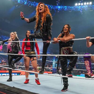 Bei WWE Friday Night SmackDown feiert Becky Lynch ihre triumphale Rückkehr. Die Spannung vor dem War Games Match steigt auch bei den Männern.