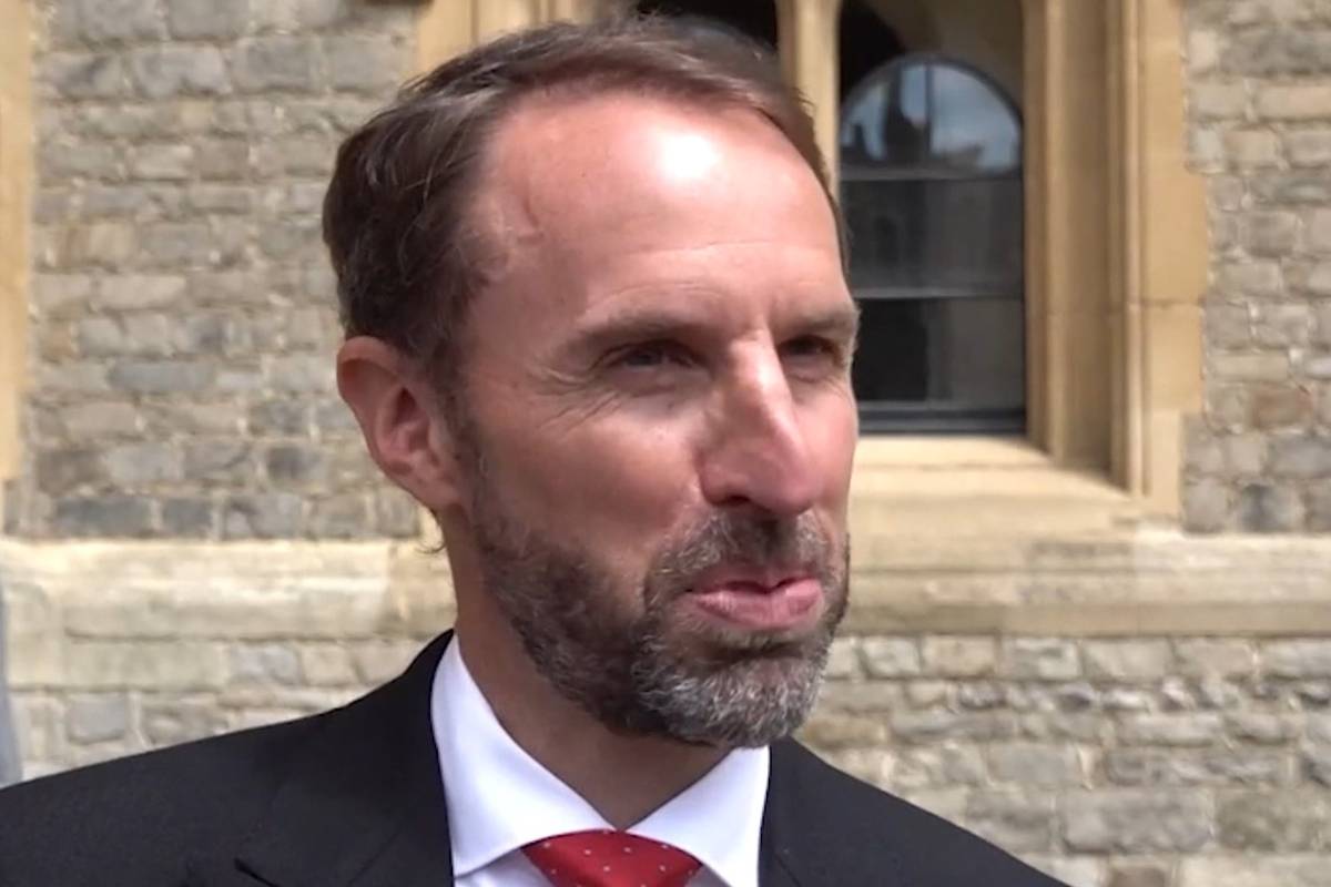 Der frühere England-Coach, Gareth Southgate, wurde auf Schloss Windsor zum Ritter geschlagen. Dabei blickte der 54-Jährige auf seine Amtszeit zurück und sprach auch über seinen Nachfolger Thomas Tuchel.