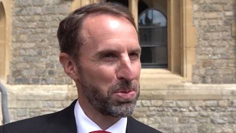 Der frühere England-Coach, Gareth Southgate, wurde auf Schloss Windsor zum Ritter geschlagen. Dabei blickte der 54-Jährige auf seine Amtszeit zurück und sprach auch über seinen Nachfolger Thomas Tuchel.
