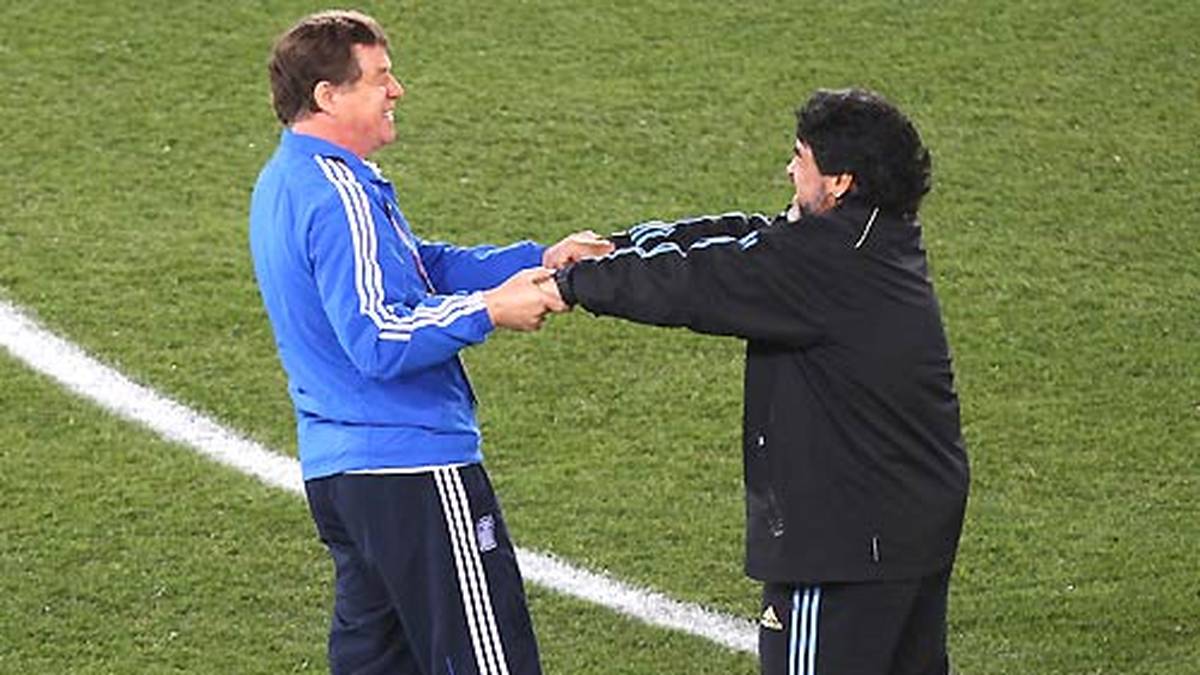 Nach dem Märchen lehnt Rehhagel sogar den Job des Bundestrainers ab, führt die Griechen stattdessen zur EM-Endrunde 2008 und zur WM-Endrunde 2010, wo es auch zum Duell mit Diego Maradonas Argentiniern kommt. Doch nach der Vorrunde ist Schluss für die Griechen und nach fast neun Jahren auch für Rehhagel