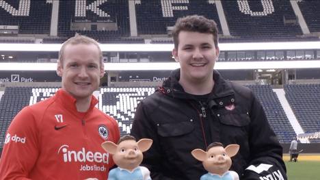 16 Jahre jung, Eintracht-Fan und bald im Ally Pally auf der Bühne: Fabian Schmutzler hat für ordentlich Schlagzeilen gesorgt. Vor dem Start der Darts-WM testet Frankfurts Kapitän Sebastian Rode den Newcomer im Darts-Duell.