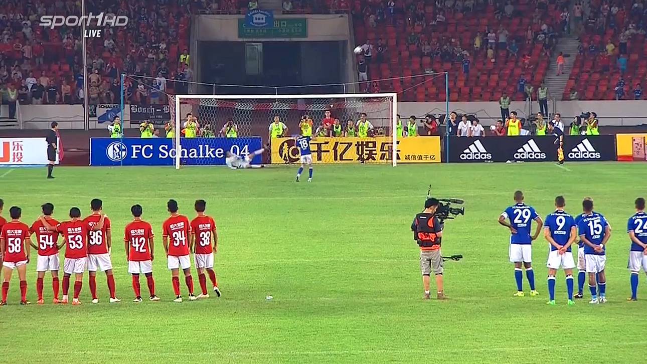 Schalke verliert im Elferschießen