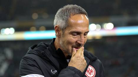 Adi Hütter kann mit dem Test gegen den FC Gießen nicht zufrieden sein. Die Eintracht verliert sang- und klanglos