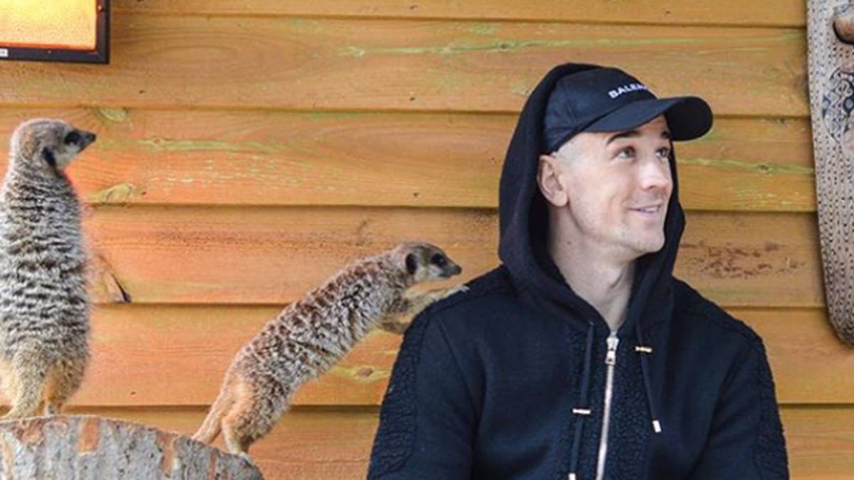 Die Engländer brauchen ihn nicht - dafür aber die Erdmännchen. Torhüter Joe Hart genießt die fußballfreie Zeit