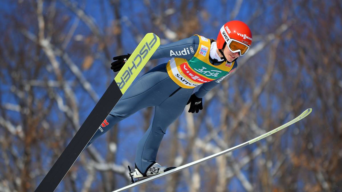 KATHARINA ALTHAUS: Sechs Saisonsiege und Platz zwei im Gesamtweltcup - das ist noch besser als Nathalie Armbruster in der Nordischen Kombination. Dabei ist Althaus bei den Spezialspringerinnen deutlich erfahrener: Olympia-Medaillen und WM-Medaillen darf die Oberstdorferin bereits ihr Eigen nennen. Und doch strebt sie diesmal nach Höherem, denn noch nie war es die goldene Medaille. Weder bei Olympia, noch bei einer WM