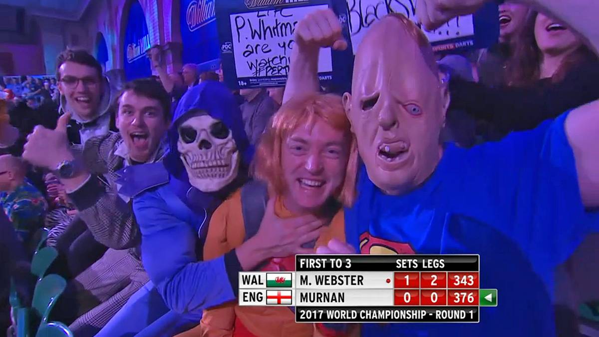 Die Fans zeigen sich wie jedes Jahr bei der Kostümauswahl kreativ