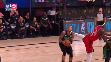 Die Boston Celtics gewinnen Spiel Fünf gegen die Toronto Raptors. Daniel Theis wird dabei fies von Pascal Siakam erwischt. 