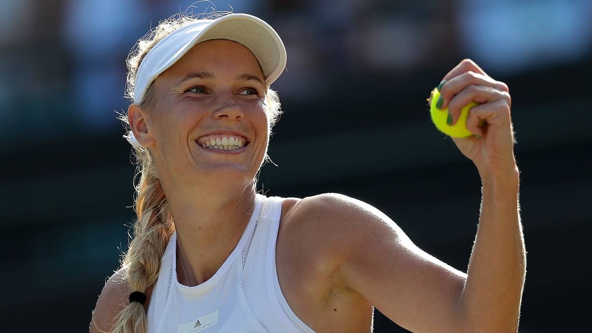 Mit einem bezaubernden Lächeln bejubelt Caroline Wozniacki ihren Achtelfinaleinzug. Die Dänin besiegte Anett Kontaveit aus Estland mit 6:3, 6:7, 6:2