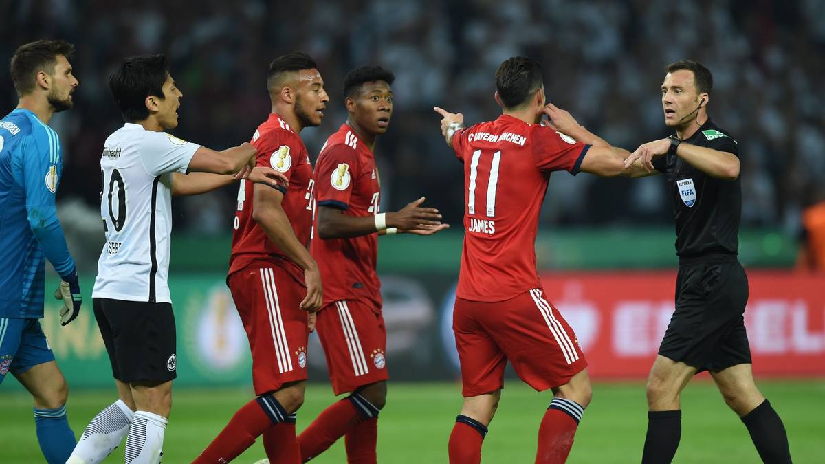 Bei den Bayern herrscht hingegen Frust über Schiedsrichter Felix Zwayer. Grund: Er versagt ihnen trotz eines Fouls von Boateng an Javi Martinez einen Elfmeter in der Nachspielzeit