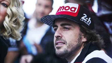 Fernando Alonso steht als Star im Zentrum der öffentlichen Ausmerksamkeit