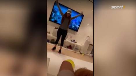 Barcelona-Verteidiger Gerard Pique hat eine Ballon-Weltmeisterschaft veranstaltet. Auch seine Frau Shakira versucht sich in der neuen Sportart.