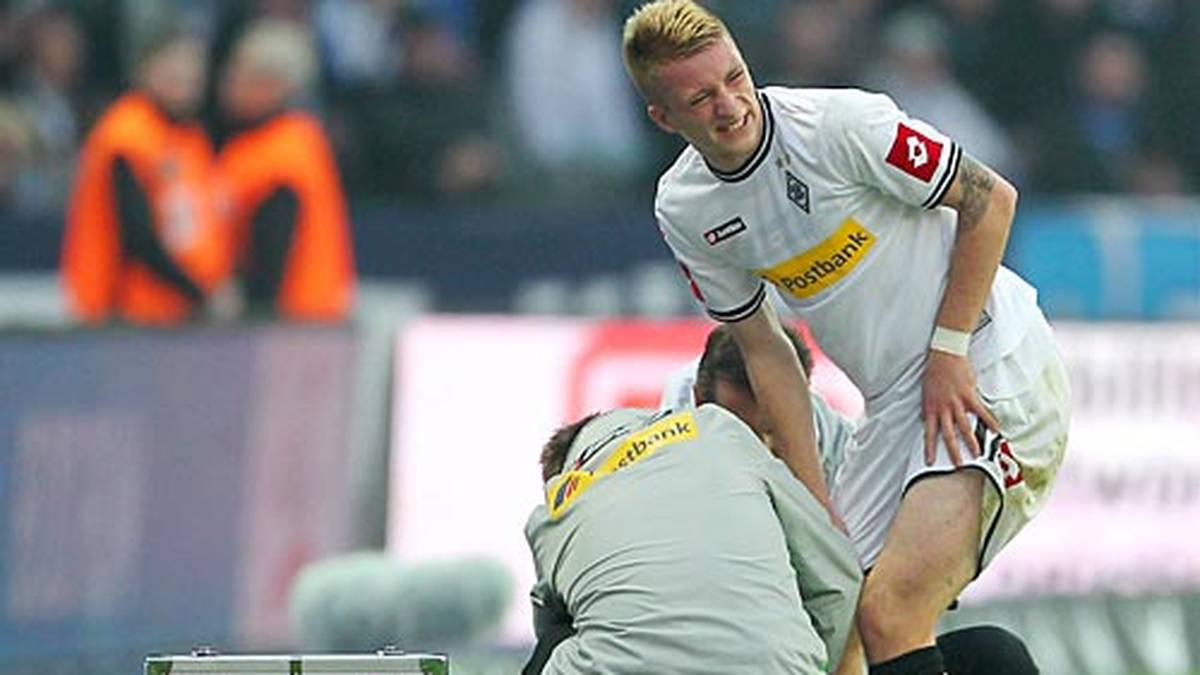 In Diensten von Borussia Mönchengladbach setzte es ausgerechnet im rheinischen Derby gegen den 1. FC Köln kurz vor Schluss einen Zehenbruch. So verpasste Reus unter anderem die Begegnung mit seinem späteren Klub Borussia Dortmund