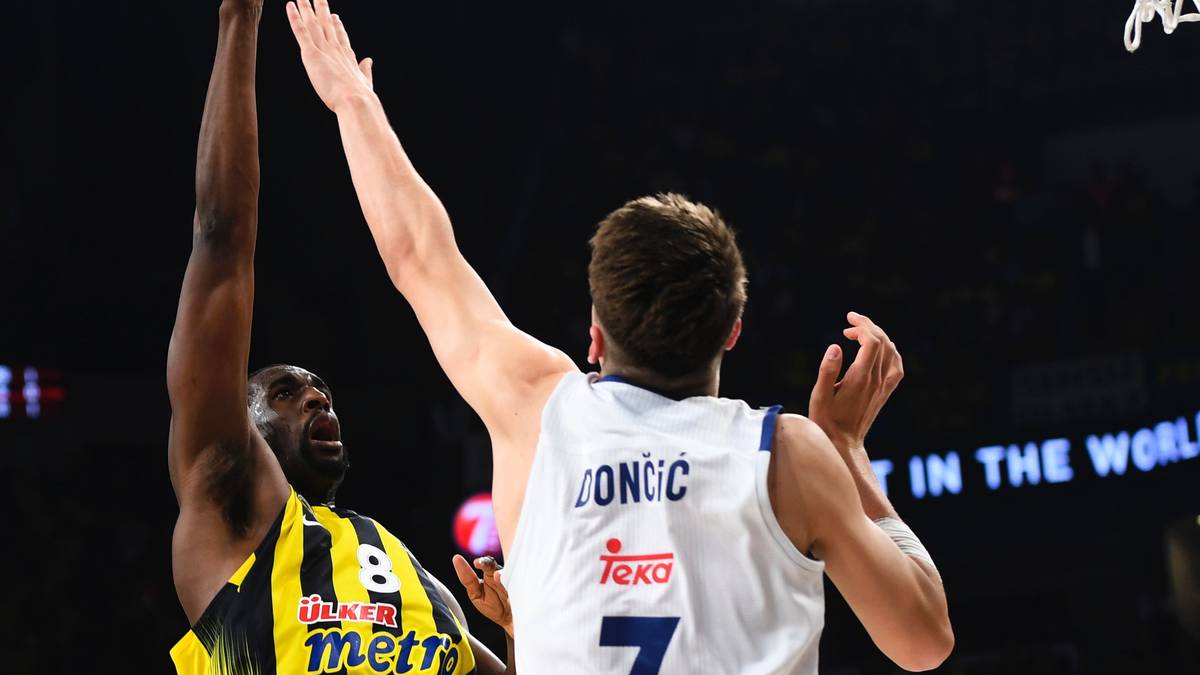 LUKA DONCIC - Slowenien: Der 18-Jährige (r.) in Diensten von Real Madrid verblüffte in seiner ersten Profi-Saison alle Experten mit herausragenden Leistungen in der Liga und Euroleague. Sein Sprung in die NBA dürfte nur eine Frage der Zeit sein