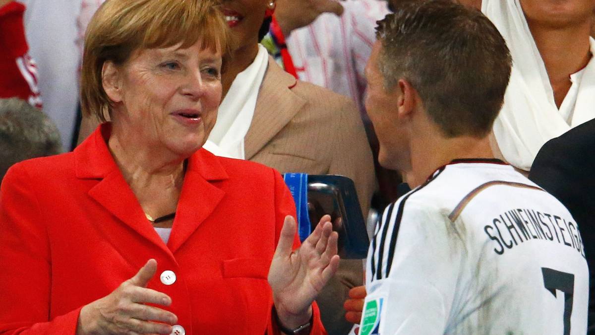 Kennen und schätzen sich: Bundeskanzlerin Angela Merkel und Bastian Schweinsteiger