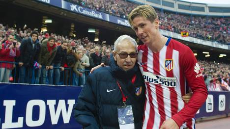 Fernando Torres (r.) feierte nach dem Spiel mit Manuel Brinas