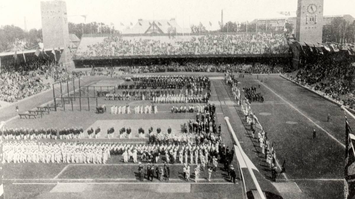 16:0 - RUSSLAND (1. Juli 1912): Den höchsten Sieg der deutschen Fußballgeschichte feiert die Nationalmannschaft bei den Olympischen Spielen 1912 in Stockholm. Gegen die Russen erzielt der später ausgewanderte Gottfried Fuchs sagenhafte zehn Tore. Wird schwer zu toppen sein...