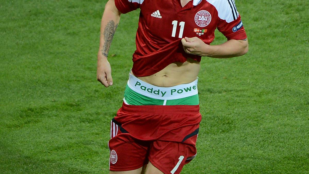 Nicklas Bendtner fiel bei der EM 2012 durch Schleichwerbung auf
