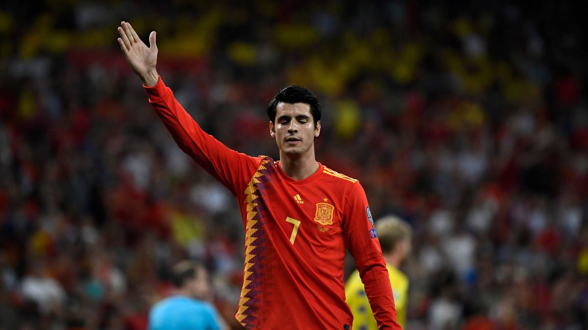 Weitere vier Tage zuvor ist die Villa von Atlético-Profi Álvaro Morata, der sich ebenfalls beim Nationalteam befindet, Ziel von Einbrechern. Zwei bewaffnete und maskierte Täter dringen in die Villa im Nobelviertel Mirasierra im Norden Madrids ein. Dort befinden sich Moratas Ehefrau Alice sowie die elf Monate alten Zwillinge Alessandro und Leonardo. Moratas Familie kommt mit dem Schrecken davon