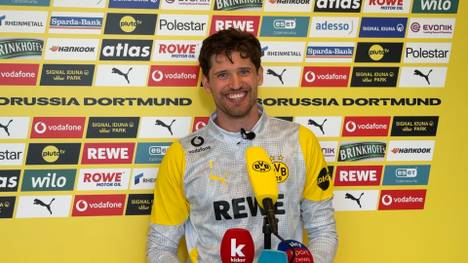 Die BVB-Spieler vertreiben sich ihre Freizeit viel mit Poker, Billiard und Tischtennis in Marbella. Keeper Gregor Kobel verrät, zu welcher Fraktion er gerne gehören würde. 