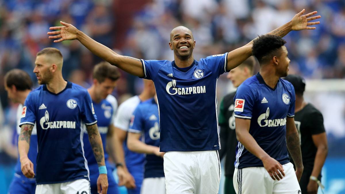 NALDO: Wurde soeben vom Magazin "11Freunde" als bester Spieler der Saison geehrt. Bekundete nach der Laudatio, er sei "noch lange nicht fertig", trotz seiner 35 Jahre. Wird solange Abwehrchef bleiben, wie sein Körper mitmacht