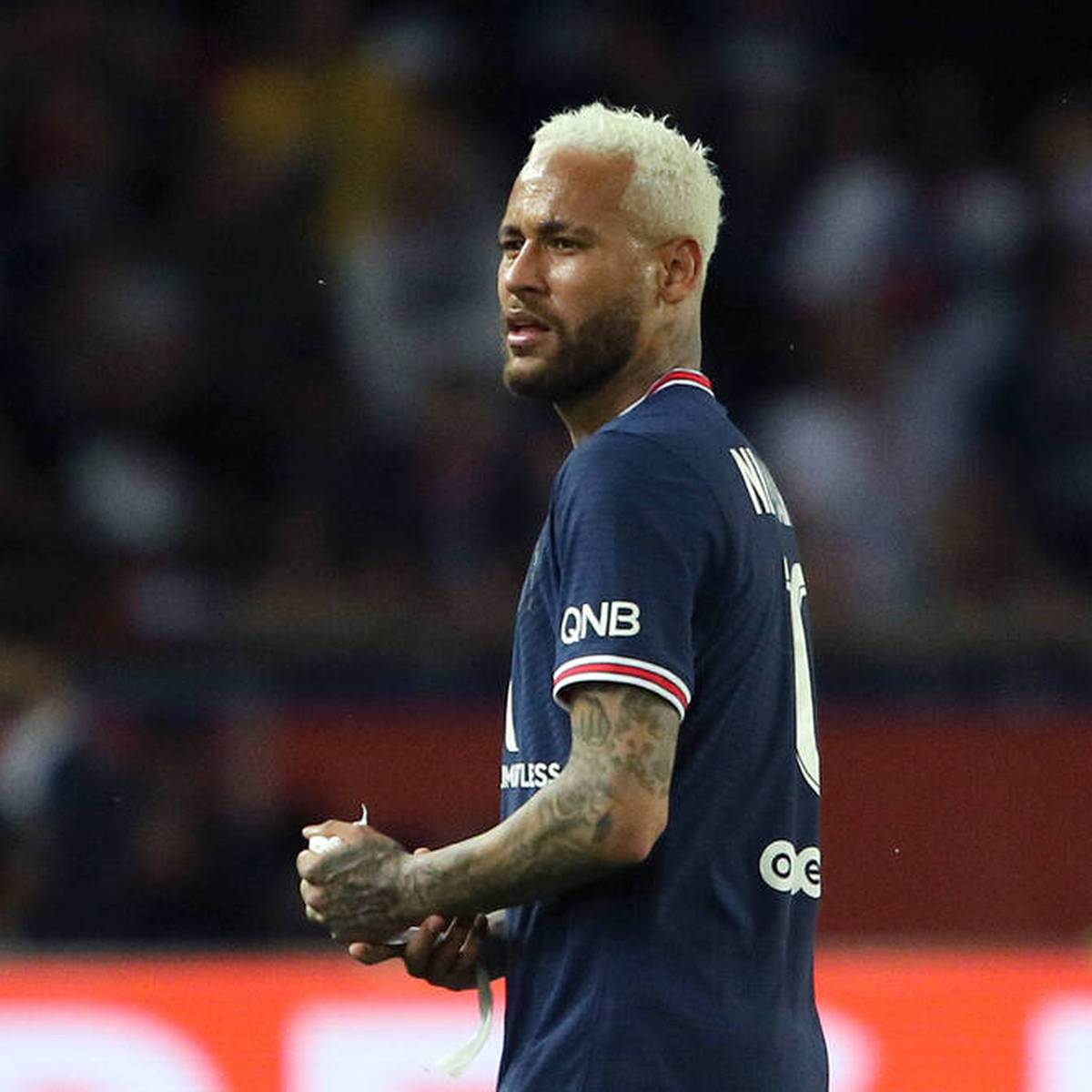 Kommt es zu einem Wechsel von Neymar? Newcastle-Star Joelinton lockt den Superstar und sichert ihm bereits eine begehrte Trikotnummer zu.