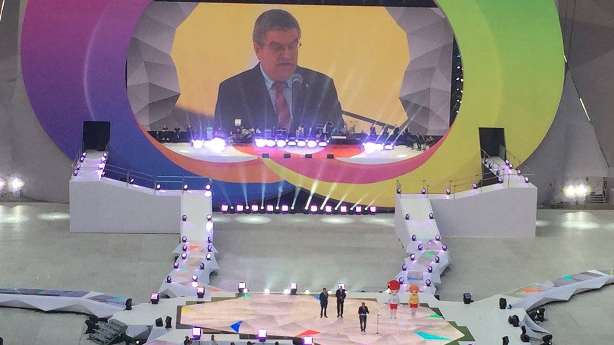 Nach dem Einzug der Athleten folgt der offizielle Teil: Thomas Bach, Präsident des Internationalen Olympischen Komitees, sowie Jose Perurena, Chef der World Games, kommen zu Wort
