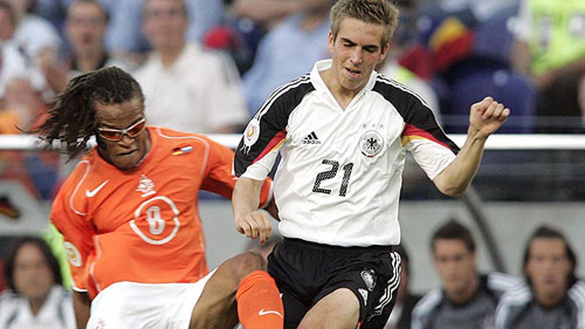 Auch der damalige Nationaltrainer Rudi Völler wird auf ihn aufmerksam. Beim Sieg gegen Kroatien im Frühjahr 2004 feiert Lahm sein Debüt im DFB-Trikot und wird sofort zum Stammspieler. Als linker Außenverteidiger reist er direkt mit zur EM nach Portugal