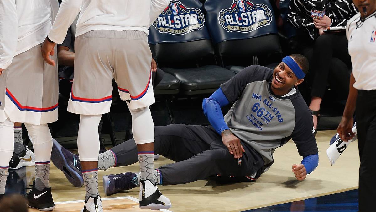 Ersatzmann Carmelo Anthony von den New York Knicks kann sich vor Lachen nicht mehr halten